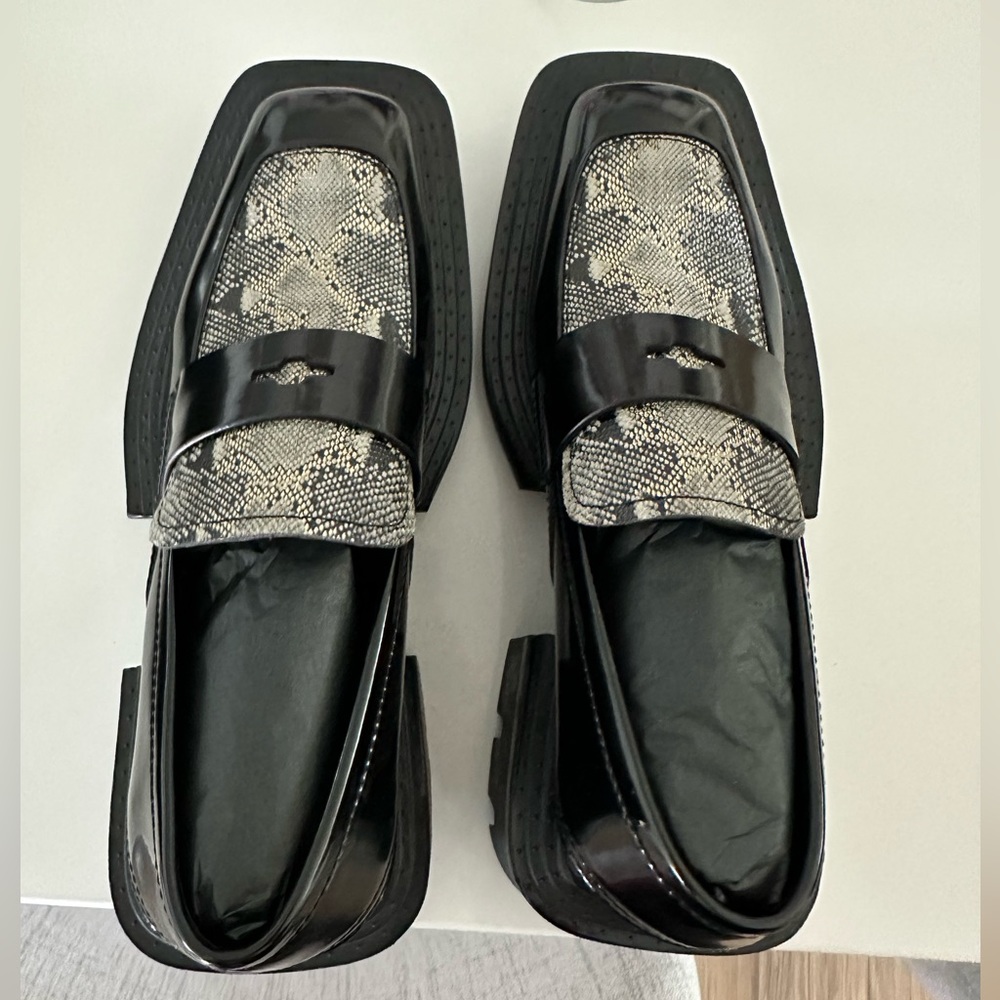 Untitlab shoe